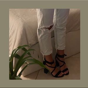 SOLD        american eagle mom / boyfriend jeans !